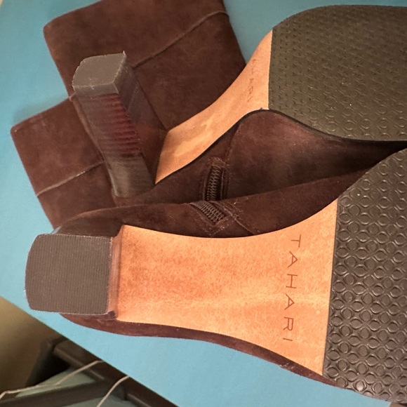 Tahari Dark brown suede heeled boots - Picture 5 of 10